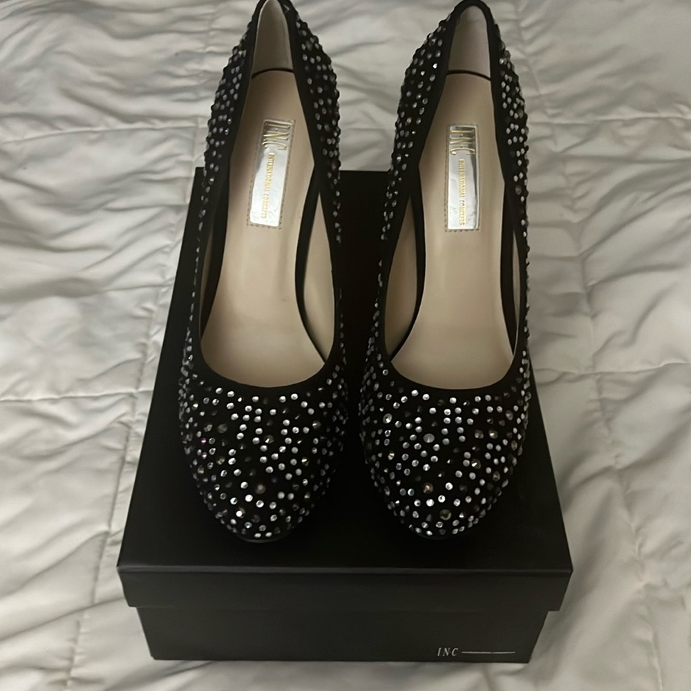 INC 7 1/2 woman’s studded pumps